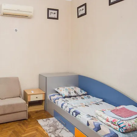 アパート Summer Square - 2 Bedrooms Retro Flat With Great Location, 1st Fl ブルガス