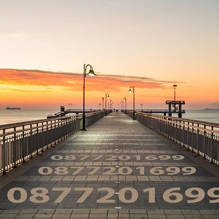 Summer Square - 2 Bedrooms Retro Flat With Great Location, 1st Fl *