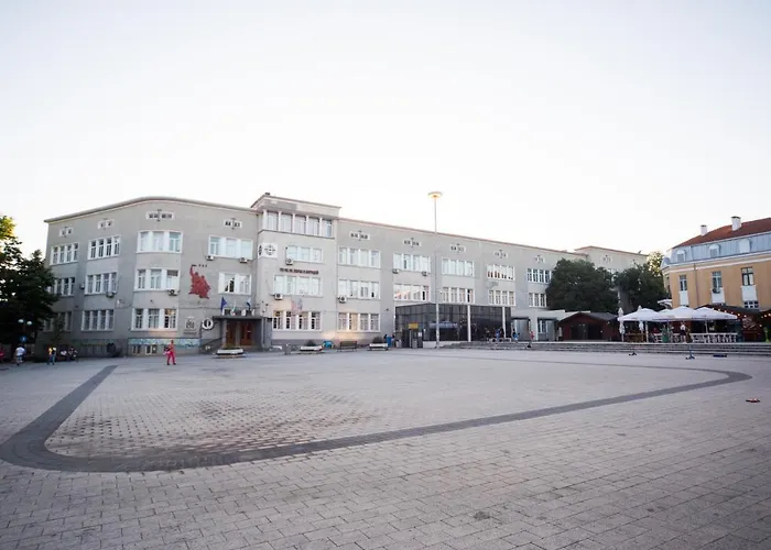 Summer Square - 2 Bedrooms Retro Flat With Great Location, 1st Fl Apartment