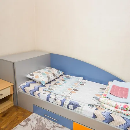 Apartment Summer Square - 2 Bedrooms Retro Flat With Great Location, 1st Fl