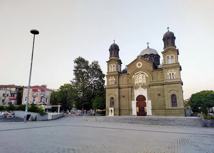 Summer Square - 2 Bedrooms Retro Flat With Great Location, 1st Fl * Бургас