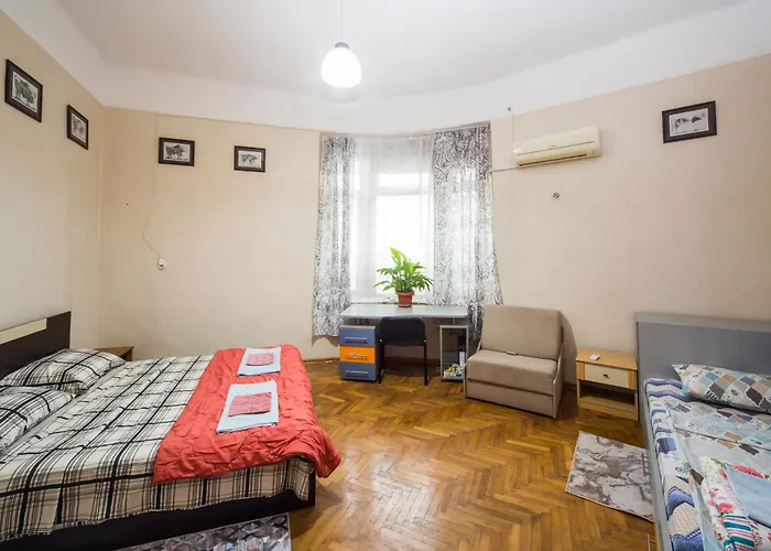 Апартамент Summer Square - 2 Bedrooms Retro Flat With Great Location, 1st Fl *