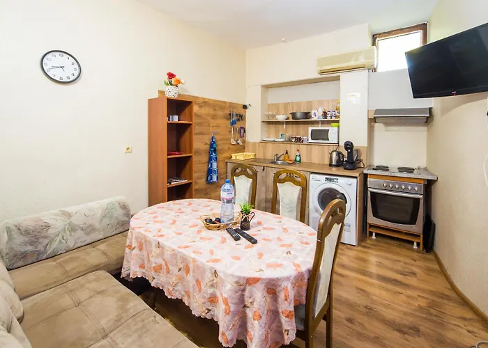 Summer Square - 2 Bedrooms Retro Flat With Great Location, 1st Fl * Бургас