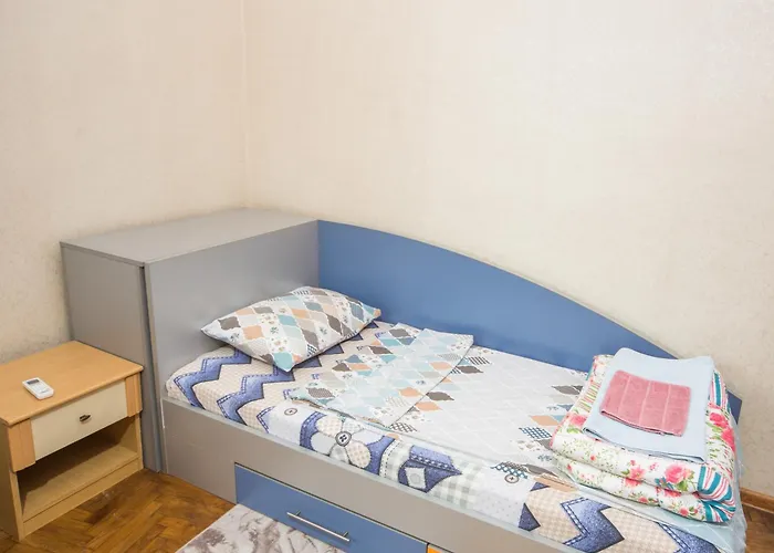 Апартамент Summer Square - 2 Bedrooms Retro Flat With Great Location, 1st Fl